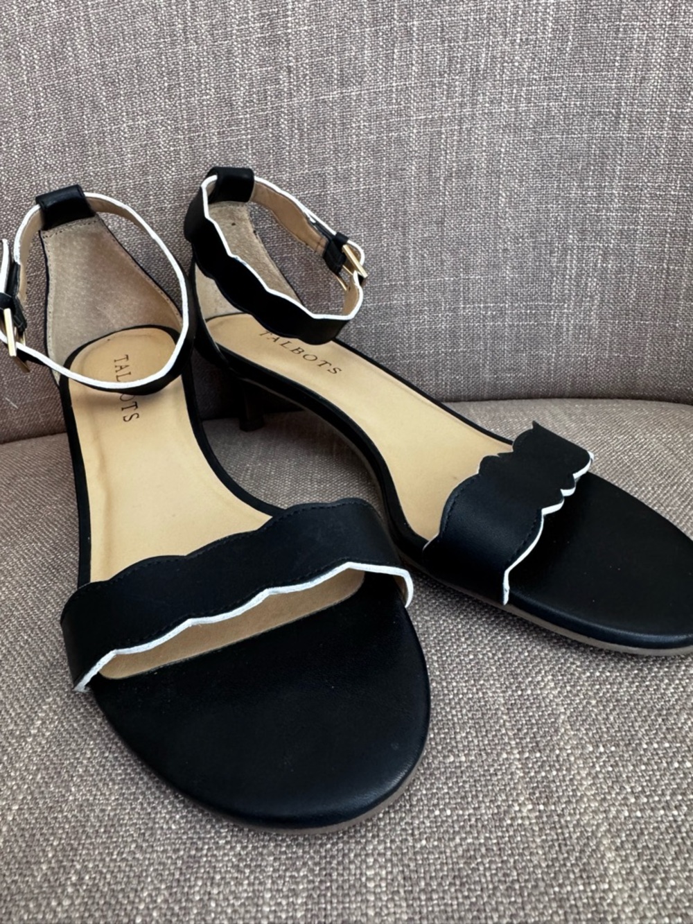 Talbots Black Scalloped Ankle-Strap Kitten Heels Size 7 - Picture 2 of 9